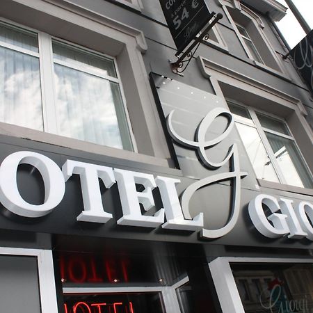 Hotel Giorgi Et Logements Insolites-Jacuzzi Prive Bastogne Exterior photo