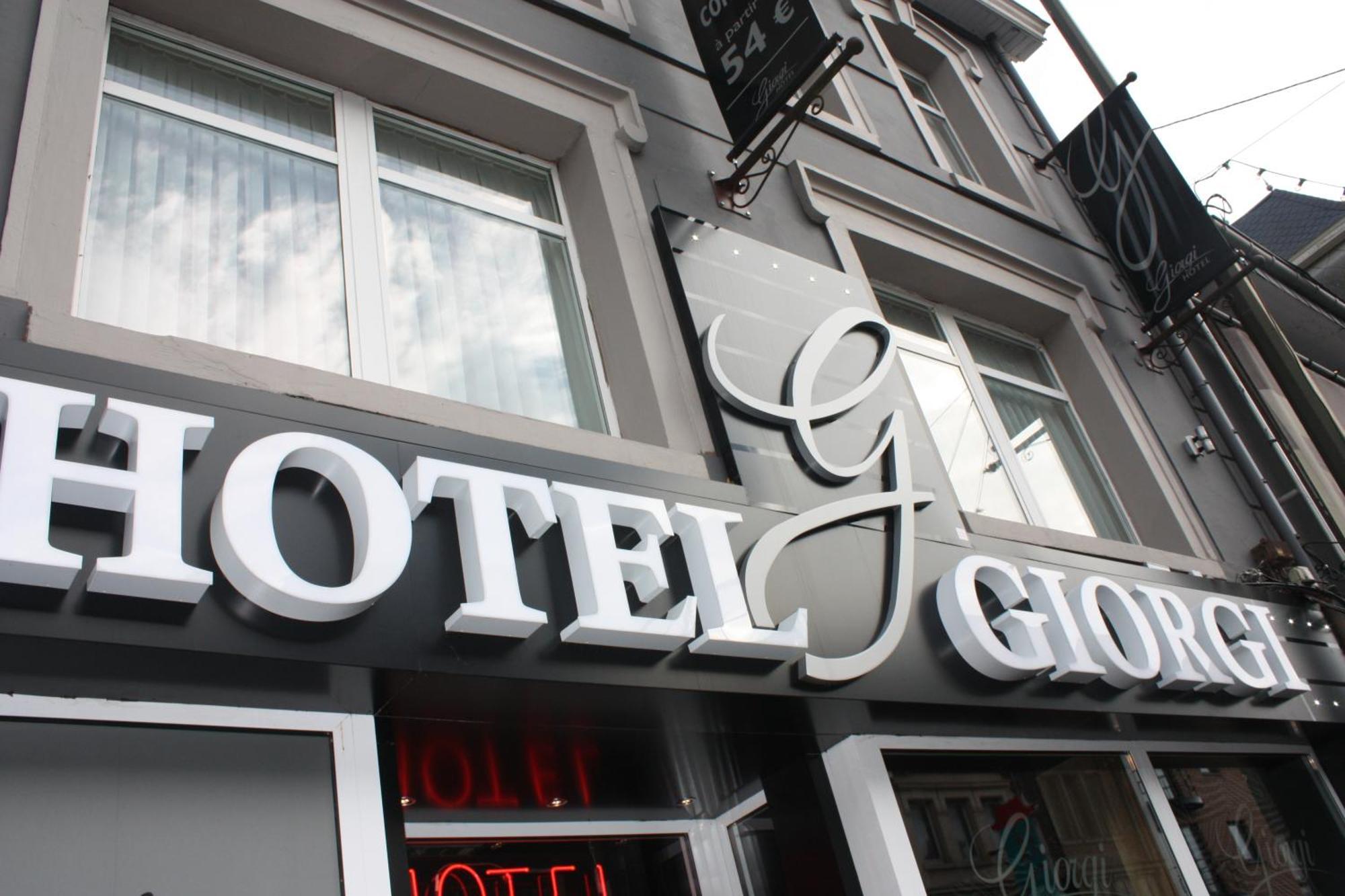 Hotel Giorgi Et Logements Insolites-Jacuzzi Prive Bastogne Exterior photo