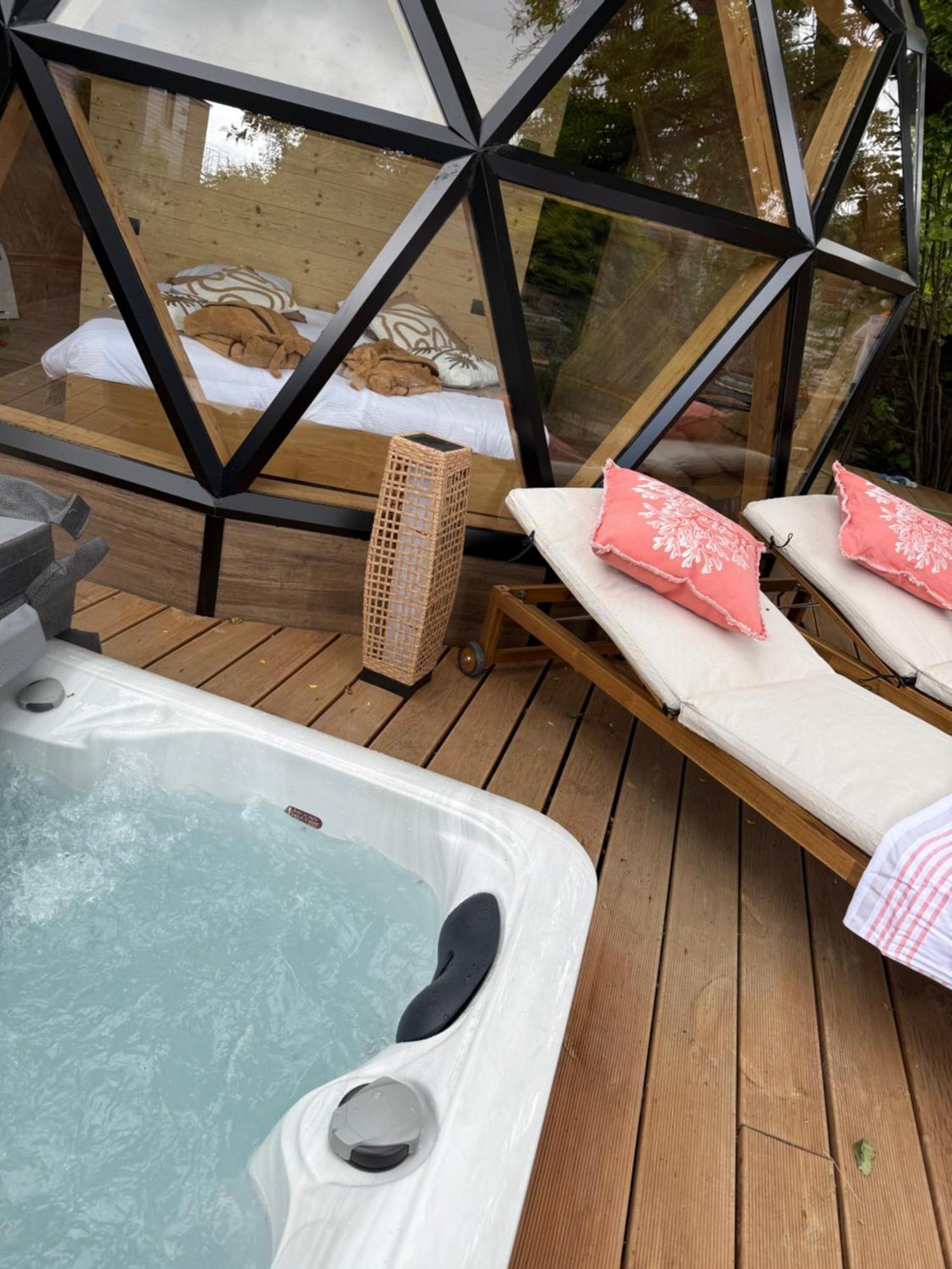 Hotel Giorgi Et Logements Insolites-Jacuzzi Prive Bastogne Exterior photo