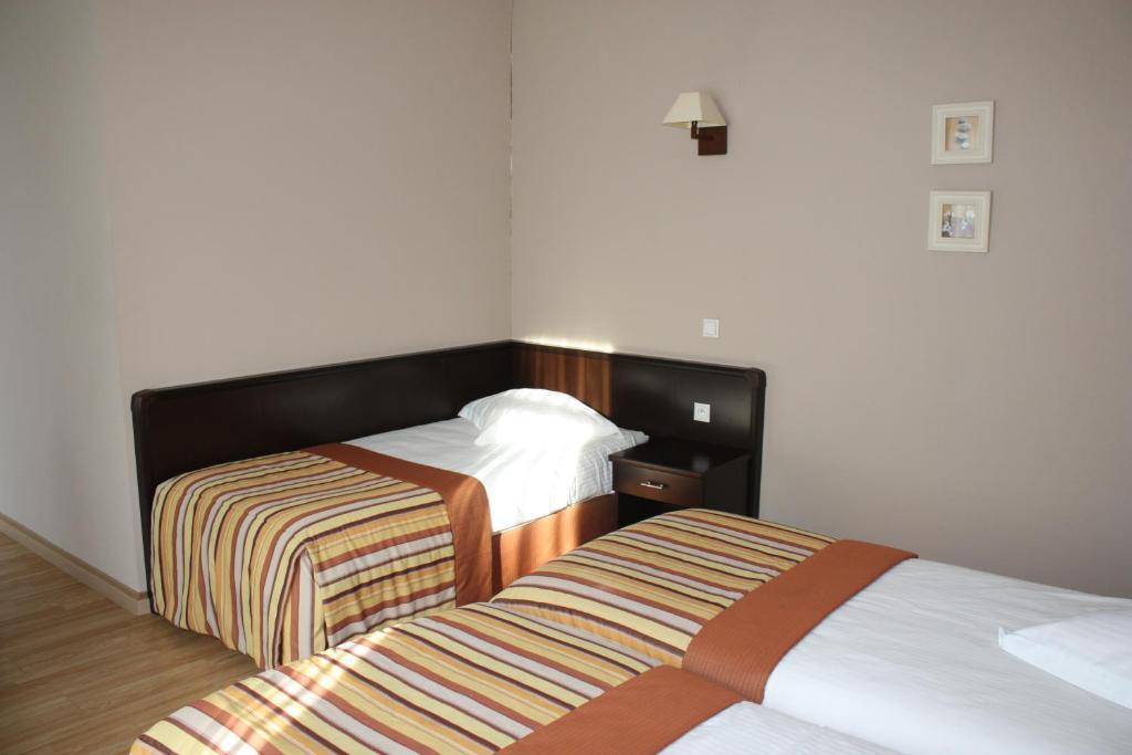 Hotel Giorgi Et Logements Insolites-Jacuzzi Prive Bastogne Room photo
