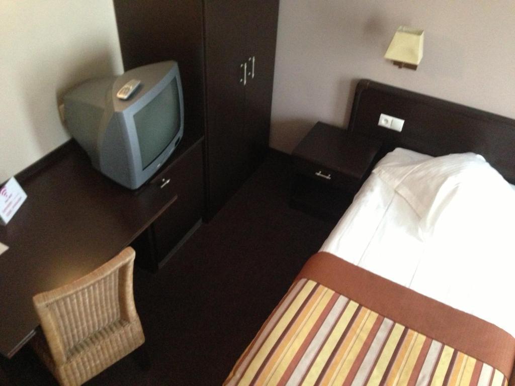 Hotel Giorgi Et Logements Insolites-Jacuzzi Prive Bastogne Room photo